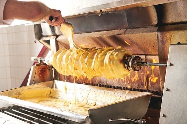 Baumkuchen Herstellung Salzwedler Baumkuchen - Quelle: https://www.koeniglicher-salzwedeler-baumkuchen.de/