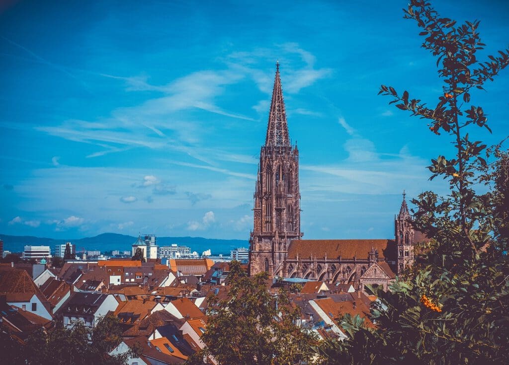 Freiburg Münster Skyline - Bild von Couleur auf Pixabay