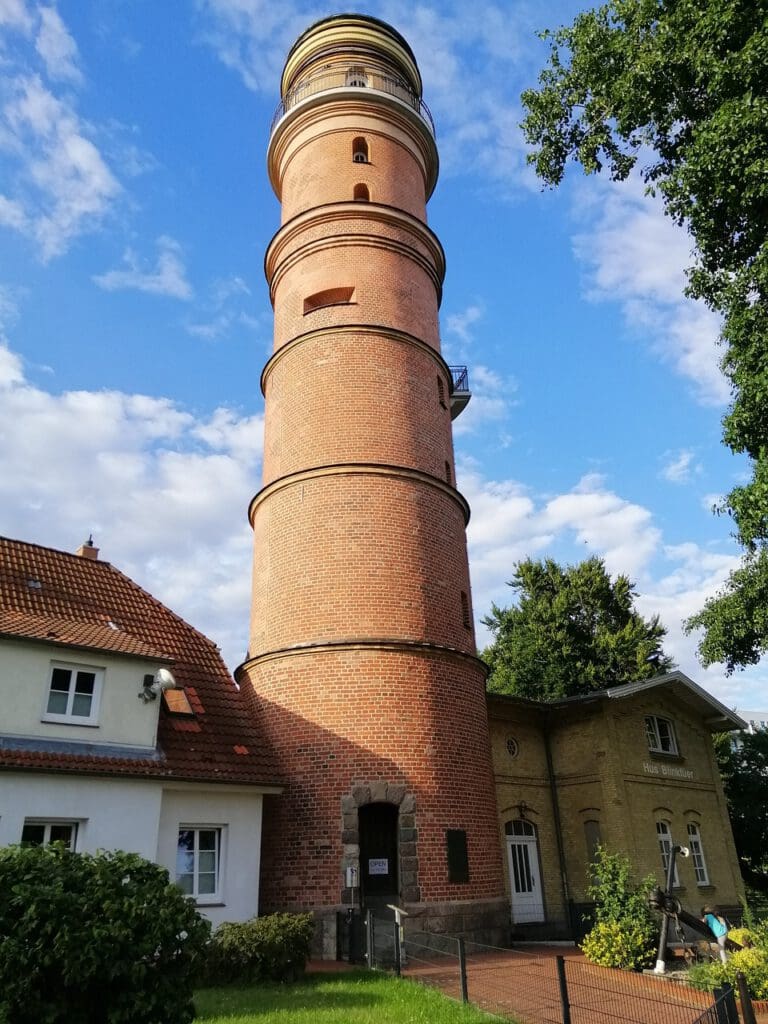 Leuchtturm Travemünde - Bild von Thomas Tangelder auf Pixabay