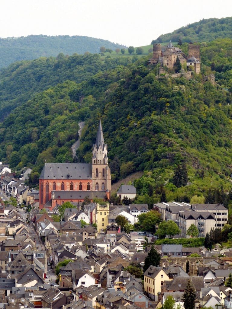 Rhein Oberwesel Stadt und Burg - Bild von falco auf Pixabay