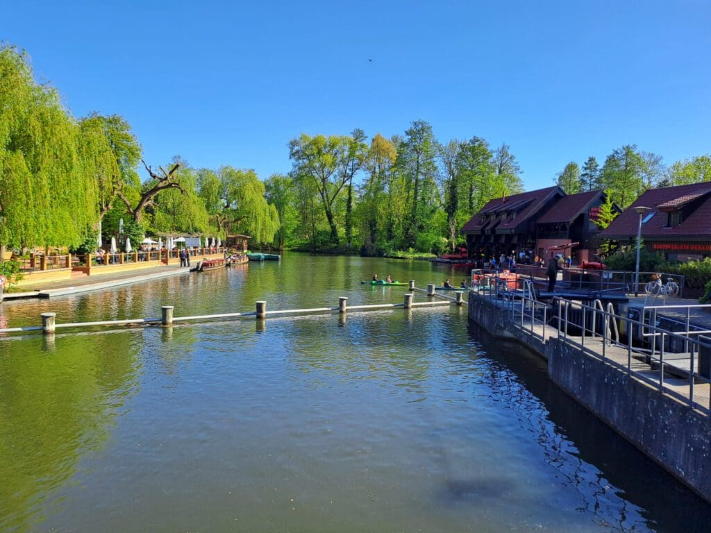 Spreewald Kanal Abfahrt Kahnfahrt - Quelle: Schindler Reisen