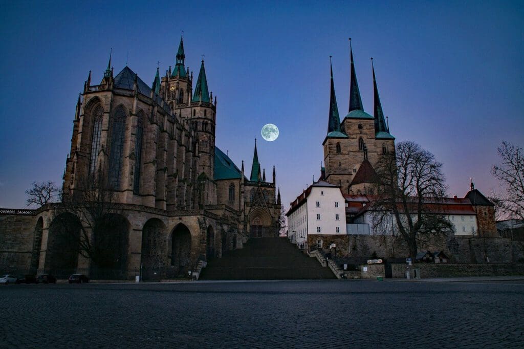 Erfurt Dom Abenddรคmmerung - Bild von lapping auf Pixabay