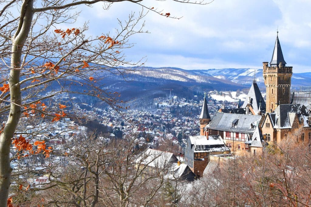 Wernigerode Schloss mit Winterlandschaft - Bild von Sabine Kroschel auf Pixabay